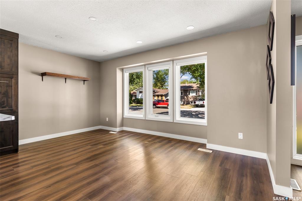 Fourth View of 1027 Graham Road, Glencairn Village, Regina, Saskatchewan, S4N 5Z5