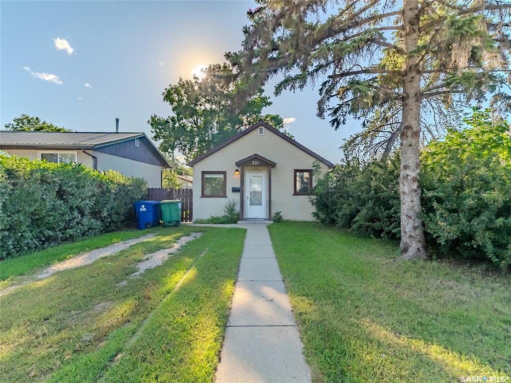 Second View of 221 N Avenue N, Westmount, Saskatoon, Saskatchewan, S7L 2T2