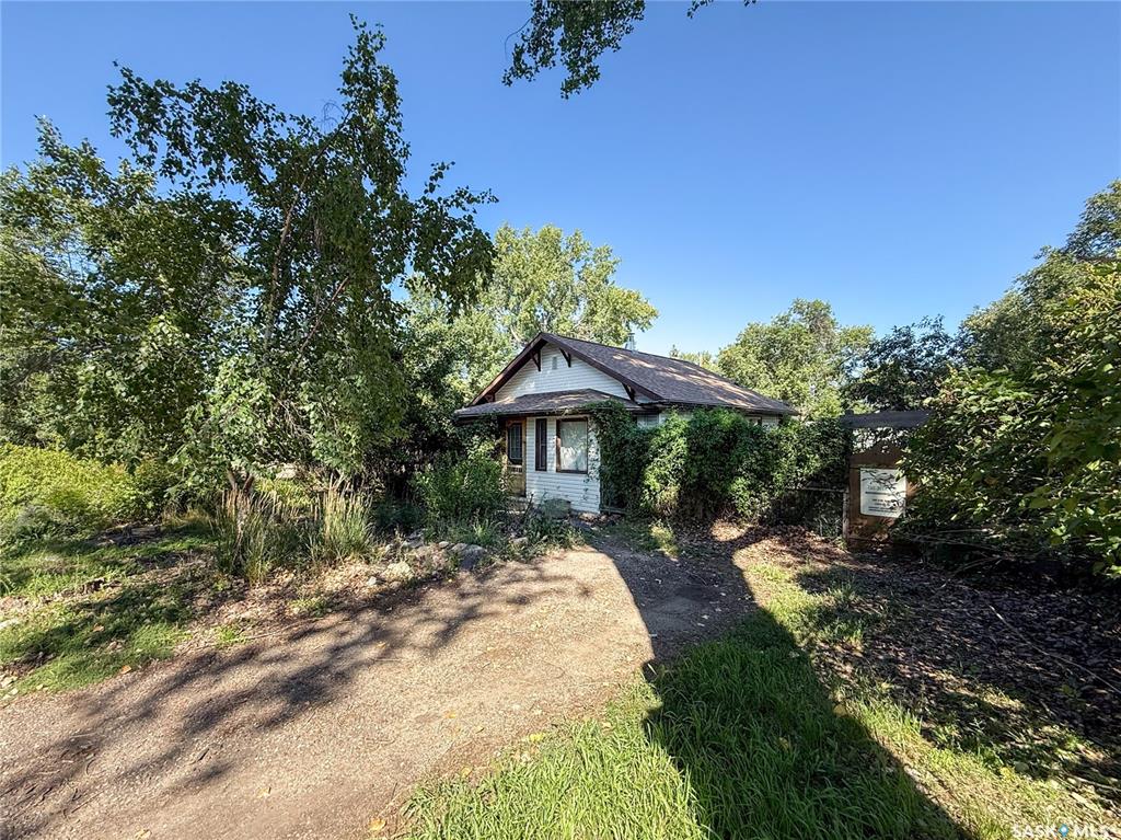 Second View of 137 Fir Avenue N, Eastend, Saskatchewan, S0N 0T0