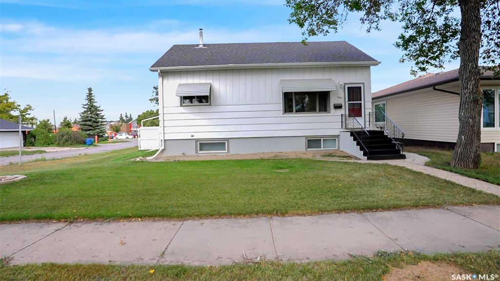 Third View of 1281 1st Avenue Nw, Central MJ, Moose Jaw, Saskatchewan, S6H 3N5