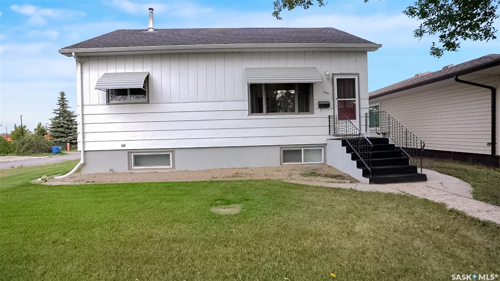 Fourth View of 1281 1st Avenue Nw, Central MJ, Moose Jaw, Saskatchewan, S6H 3N5