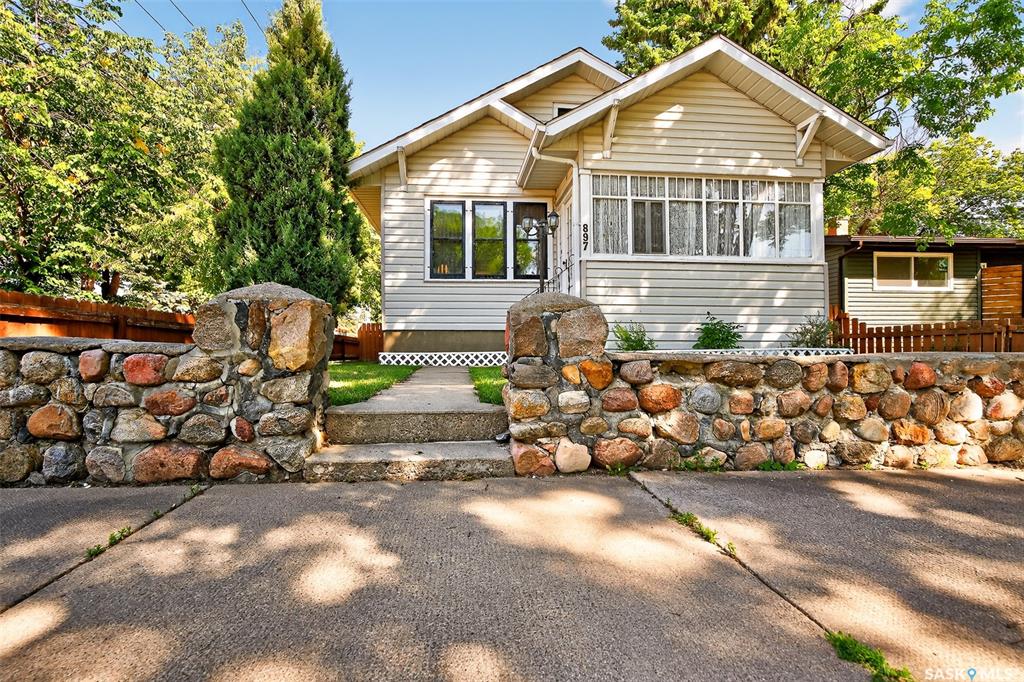 MLS® listing #SK016535 for sale located at 897 Willow Avenue