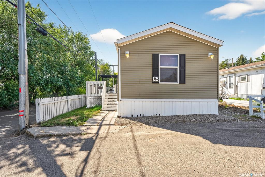 Second View of 5 C Avenue Ne, Hillcrest MJ, Moose Jaw, Saskatchewan, S6H 1P3