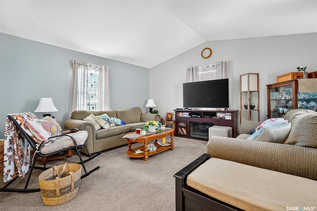 Third View of 5 C Avenue Ne, Hillcrest MJ, Moose Jaw, Saskatchewan, S6H 1P3