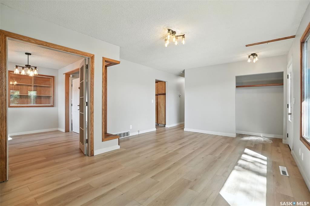 Third View of 2616 20th Street W, Meadowgreen, Saskatoon, Saskatchewan, S7M 1B6