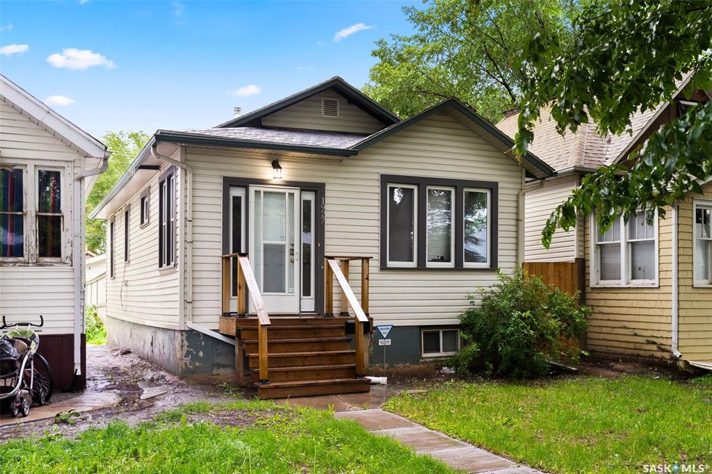 MLS® listing #SK016705 for sale located at 1927 Montreal Street