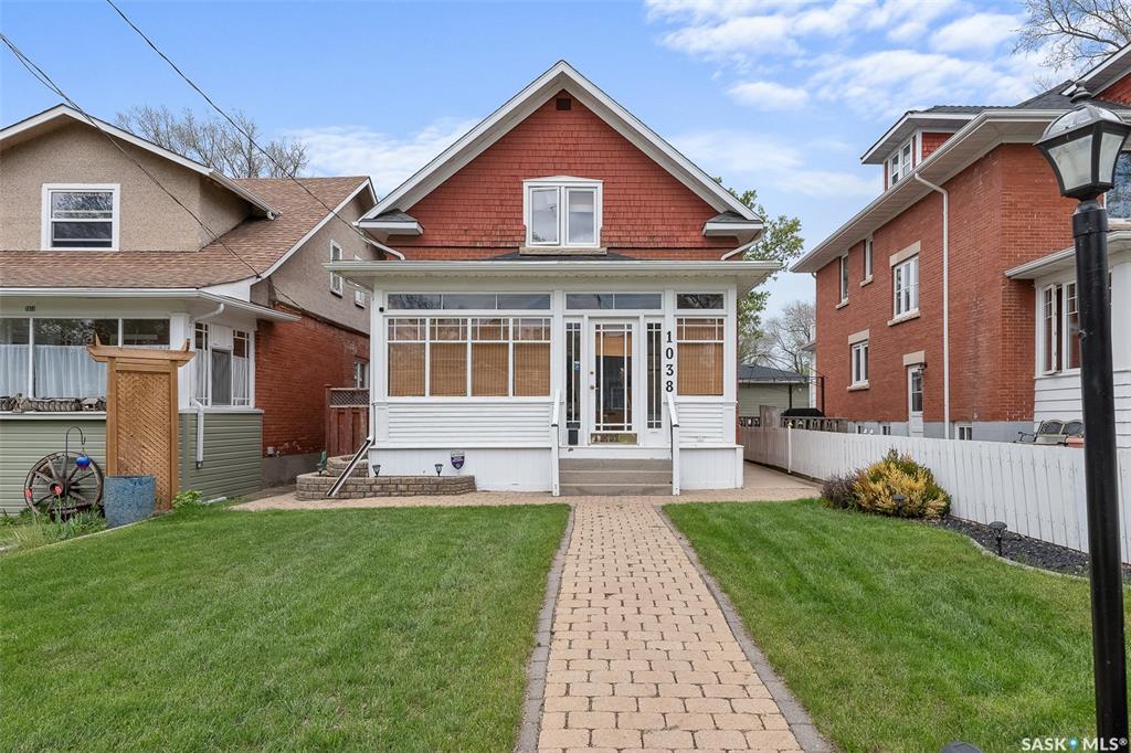 MLS® listing #SK016936 for sale located at 1038 Chestnut Avenue