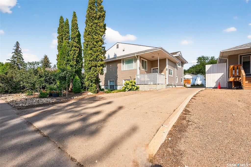 MLS® listing #SK016964 for sale located at 1121 Main Street N