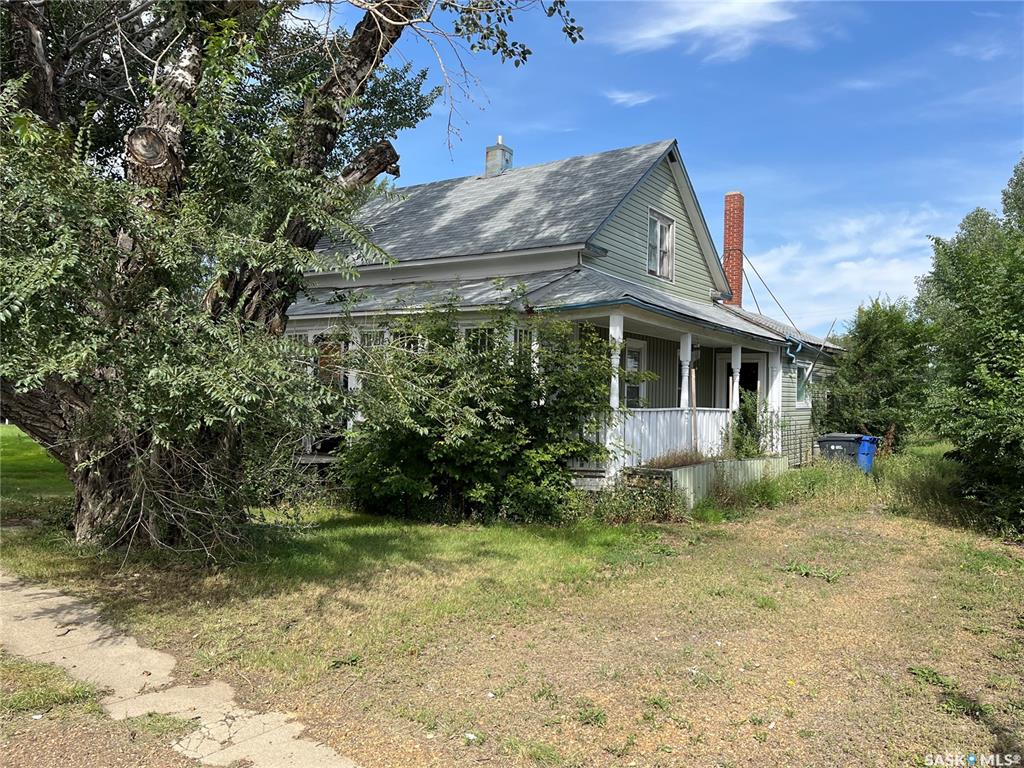 Second View of 9 3rd Street E, Willow Bunch, Saskatchewan, S0H 4K0