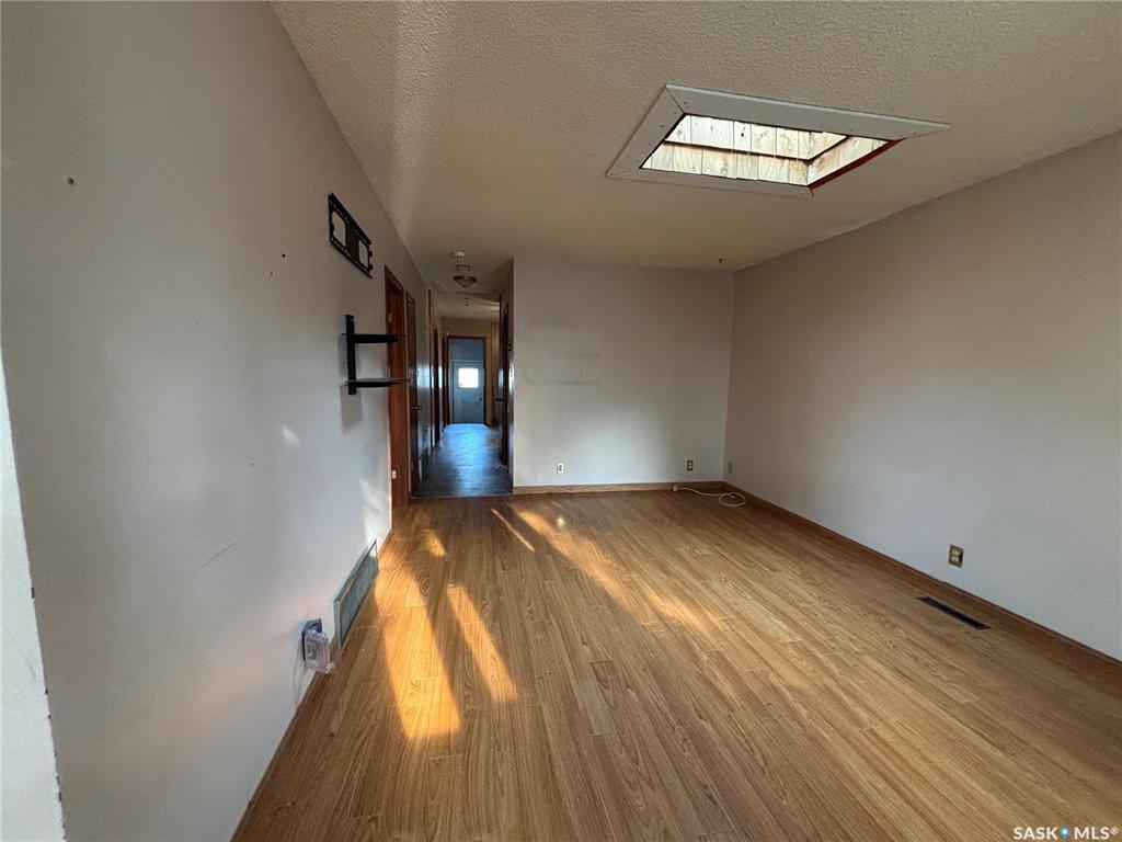 Second View of 975 Atkinson Street, Eastview RG, Regina, Saskatchewan, S4N 3V1