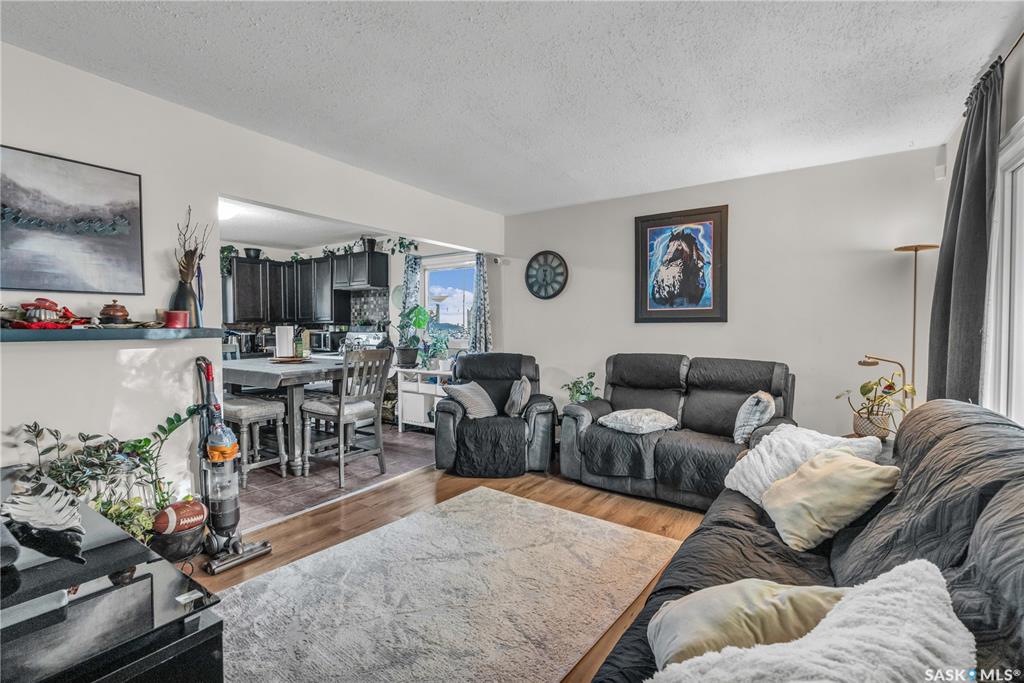 Fourth View of 302 M Avenue N, Westmount, Saskatoon, Saskatchewan, S7L 2S5