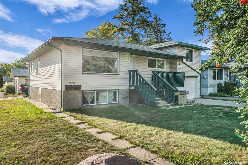 Second View of 1601 F Avenue N, Mayfair, Saskatoon, Saskatchewan, S7L 1Y1