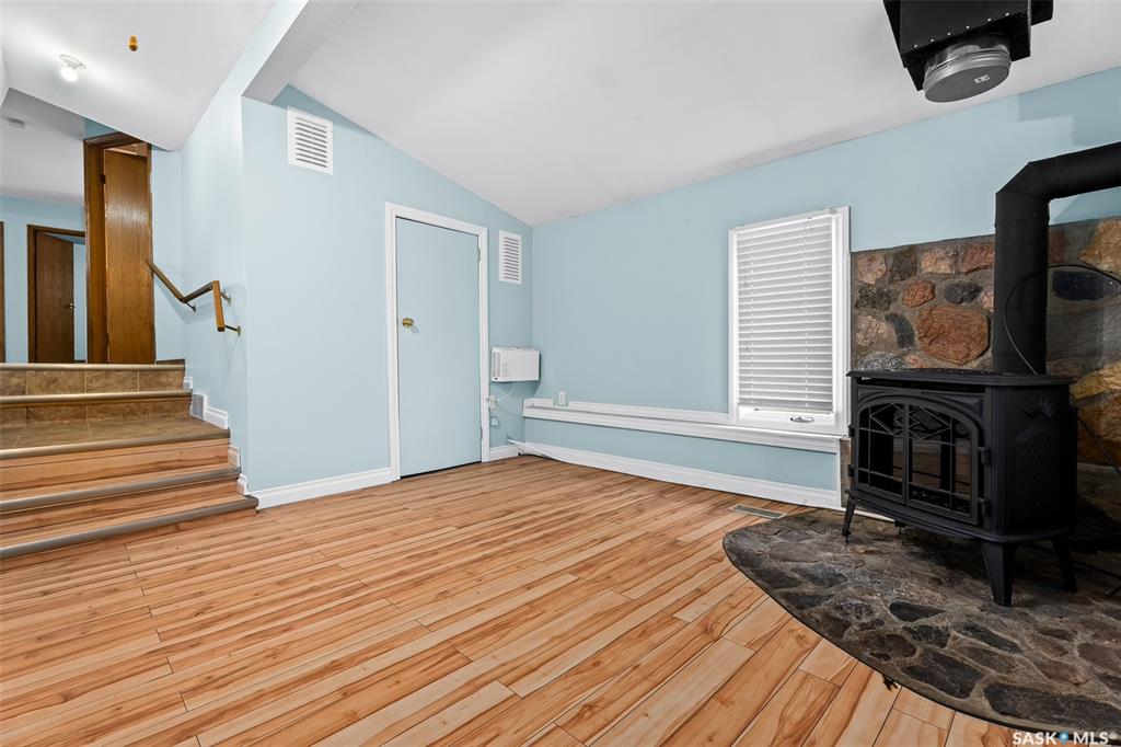 Fifth View of 203 1st Avenue Se, Westmount/Elsom, Moose Jaw, Saskatchewan, S6H 4W4