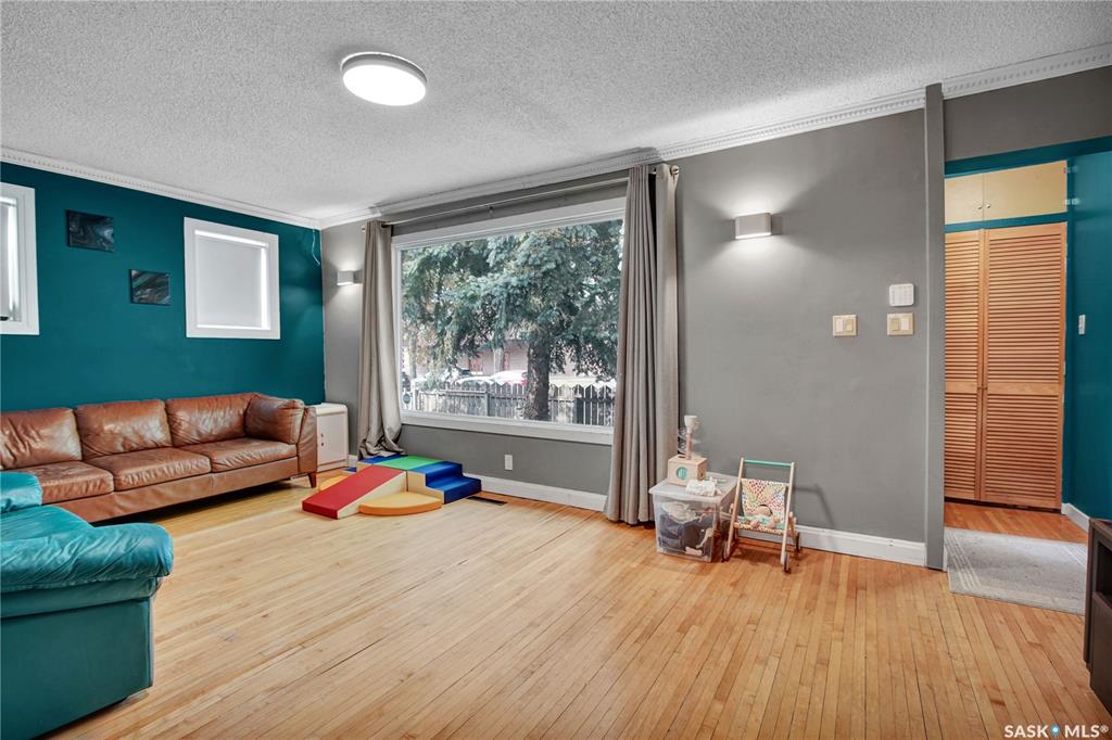 Fourth View of 226 N Avenue S, Pleasant Hill, Saskatoon, Saskatchewan, S7M 2M9