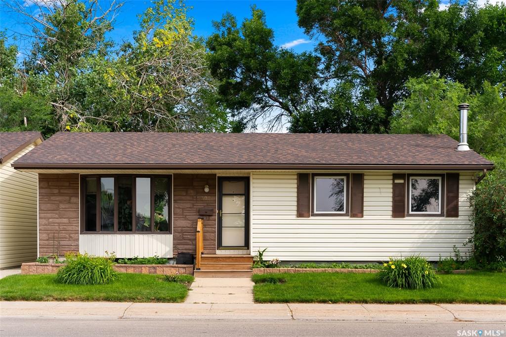 Second View of 302 Cavendish Street, Glencairn, Regina, Saskatchewan, S4N 4J8