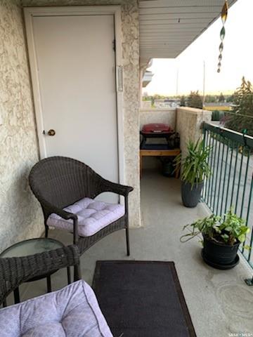 Fifth View of 301 Cree Crescent #403, Lawson Heights, Saskatoon, Saskatchewan, S7K 7Y3