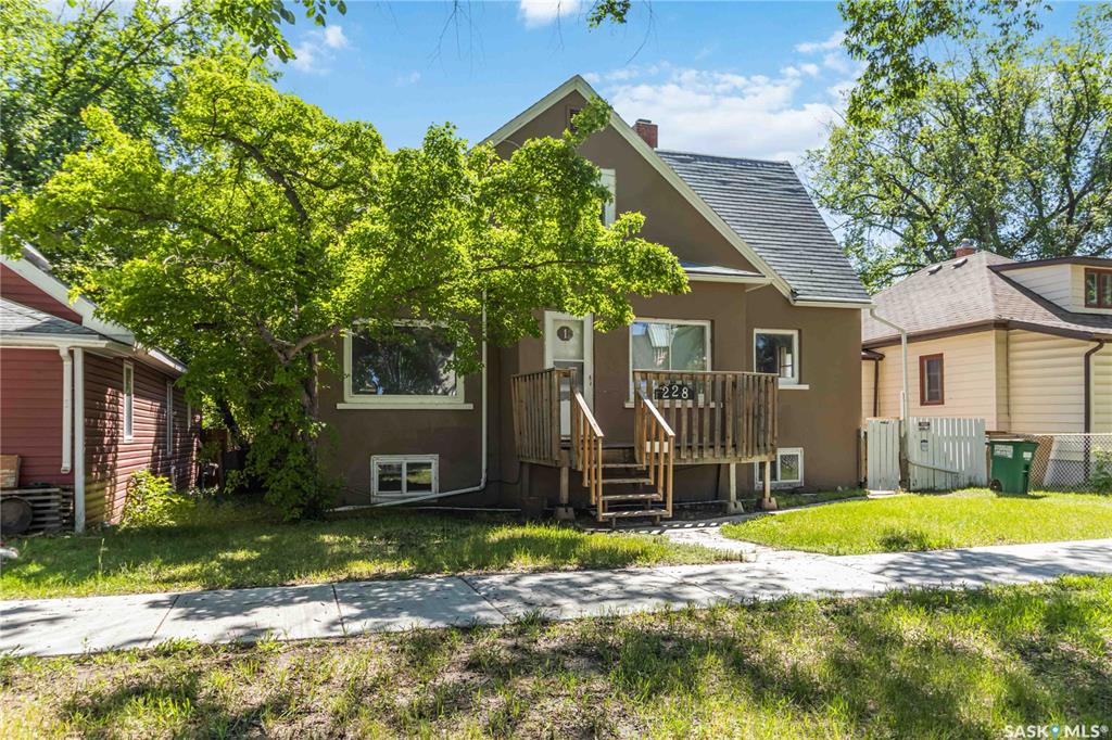 Third View of 228 F Avenue N, Caswell Hill, Saskatoon, Saskatchewan, S7L 1W1