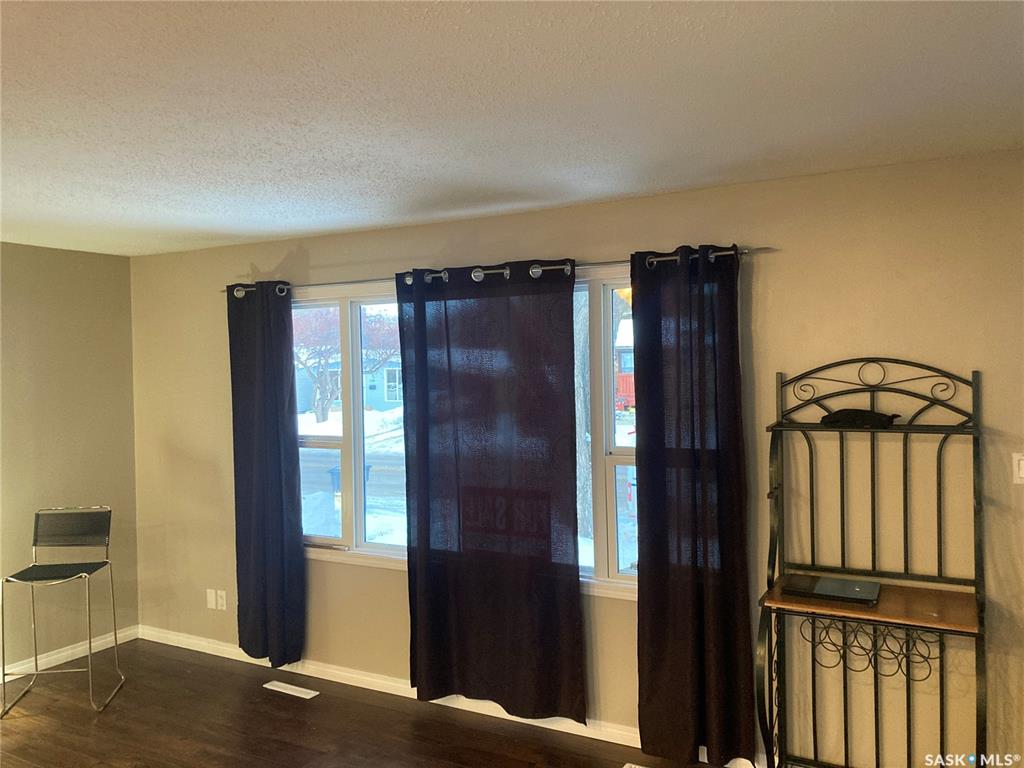 Second View of 325 W Avenue N, Mount Royal SA, Saskatoon, Saskatchewan, S7K 1N3