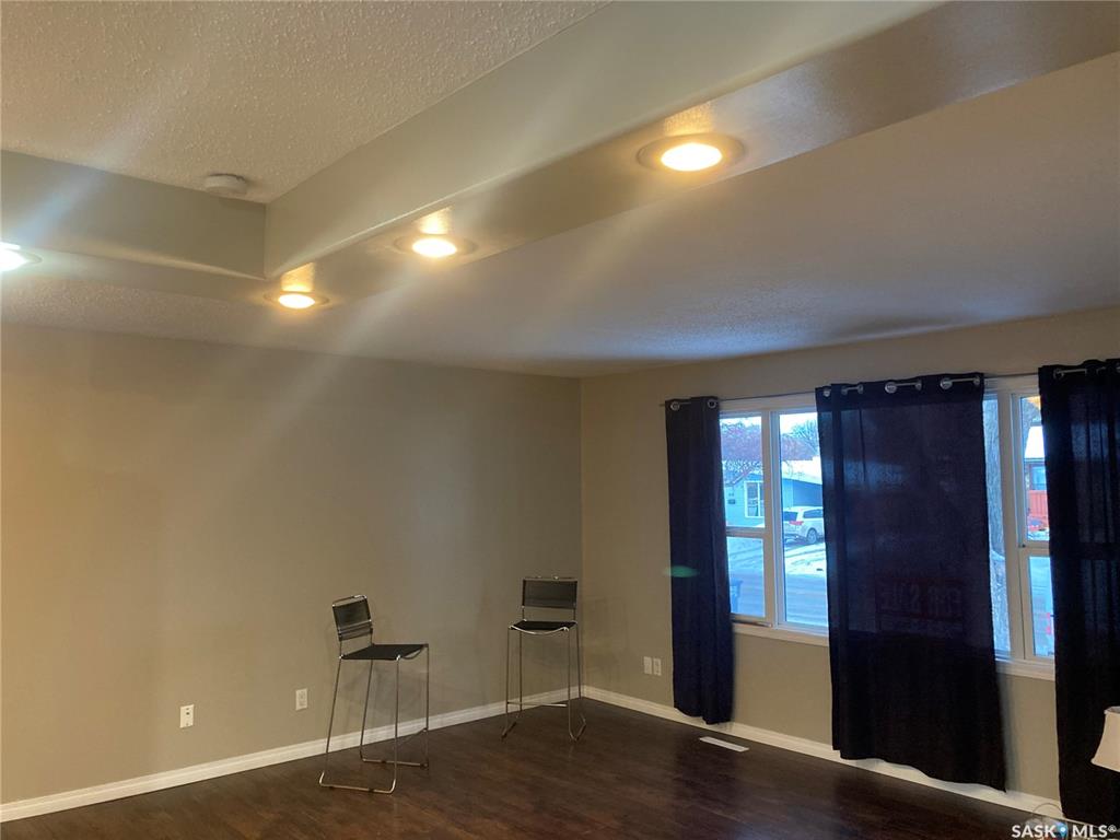 Third View of 325 W Avenue N, Mount Royal SA, Saskatoon, Saskatchewan, S7K 1N3