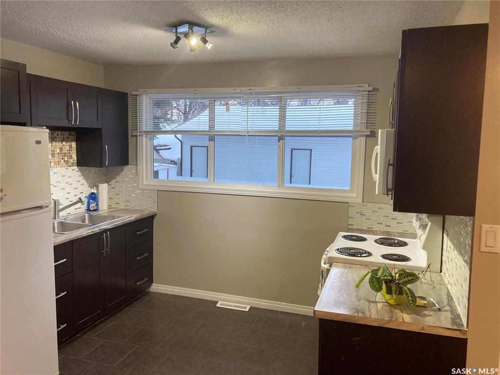 Fourth View of 325 W Avenue N, Mount Royal SA, Saskatoon, Saskatchewan, S7K 1N3