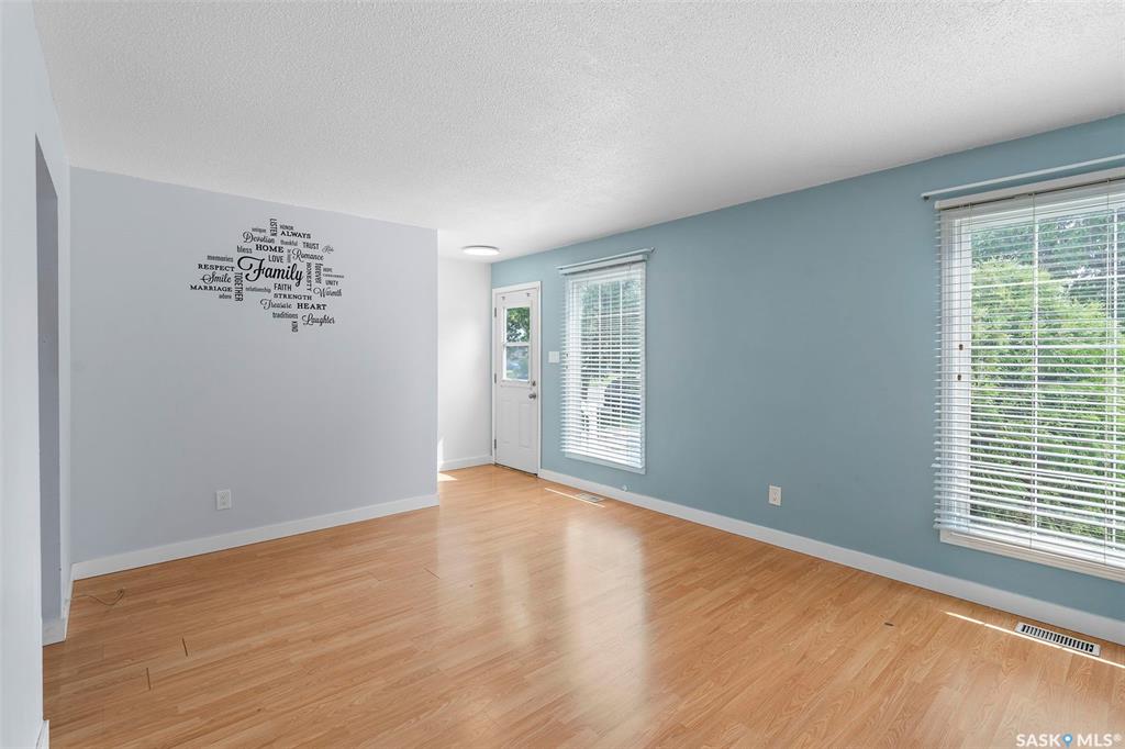 Third View of 2914 33rd Street W, Westview Heights, Saskatoon, Saskatchewan, S7L 0X9