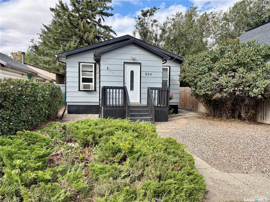 Second View of 954 Ominica Street W, Palliser, Moose Jaw, Saskatchewan, S6H 1Y7