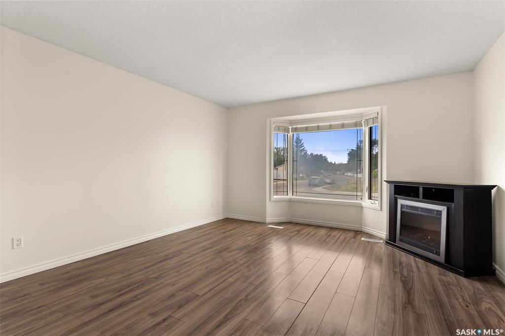 Fourth View of 1039 Fleet Street, Glencairn Village, Regina, Saskatchewan, S4N 6M3