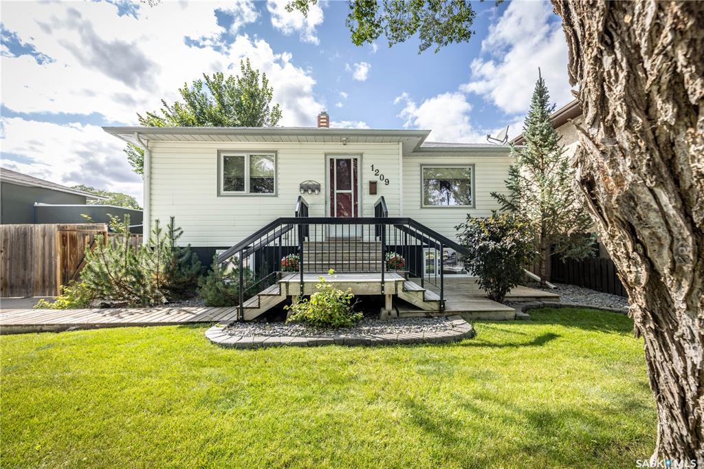 Second View of 1209 L Avenue S, Holiday Park, Saskatoon, Saskatchewan, S7M 2J9