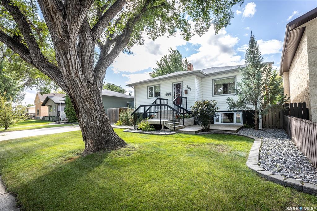 Third View of 1209 L Avenue S, Holiday Park, Saskatoon, Saskatchewan, S7M 2J9