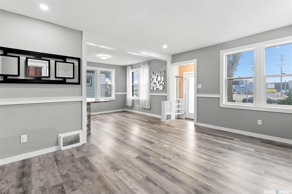 Fourth View of 812 3rd Avenue N, City Park, Saskatoon, Saskatchewan, S7K 2J2