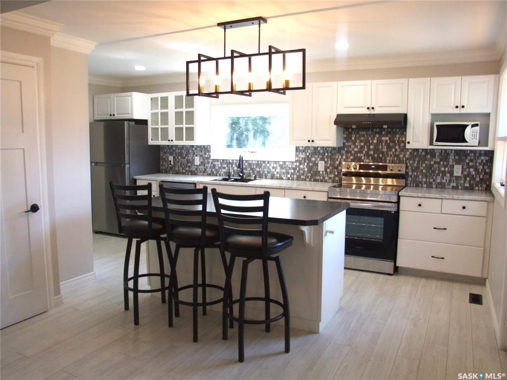 Second View of 211 2nd Street W, Leader, Saskatchewan, S0N 1H0