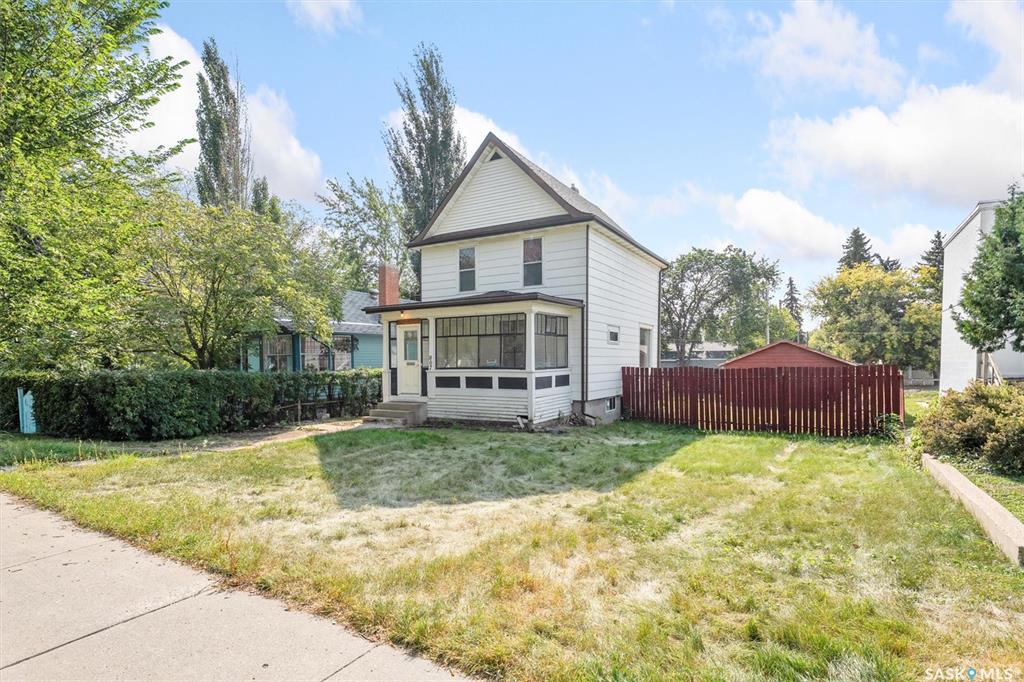 Third View of 807 32nd Street W, Hudson Bay Park, Saskatoon, Saskatchewan, S7L 0T5