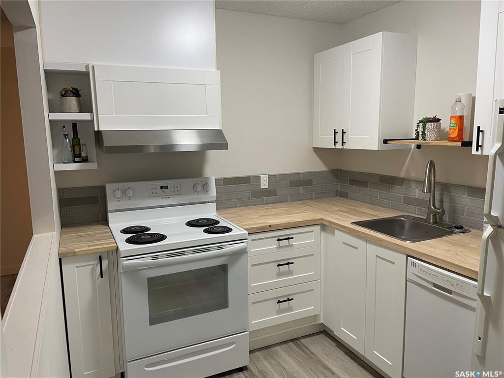 Second View of 437 Pendygrasse Road #201, Fairhaven, Saskatoon, Saskatchewan, S7M 5C1