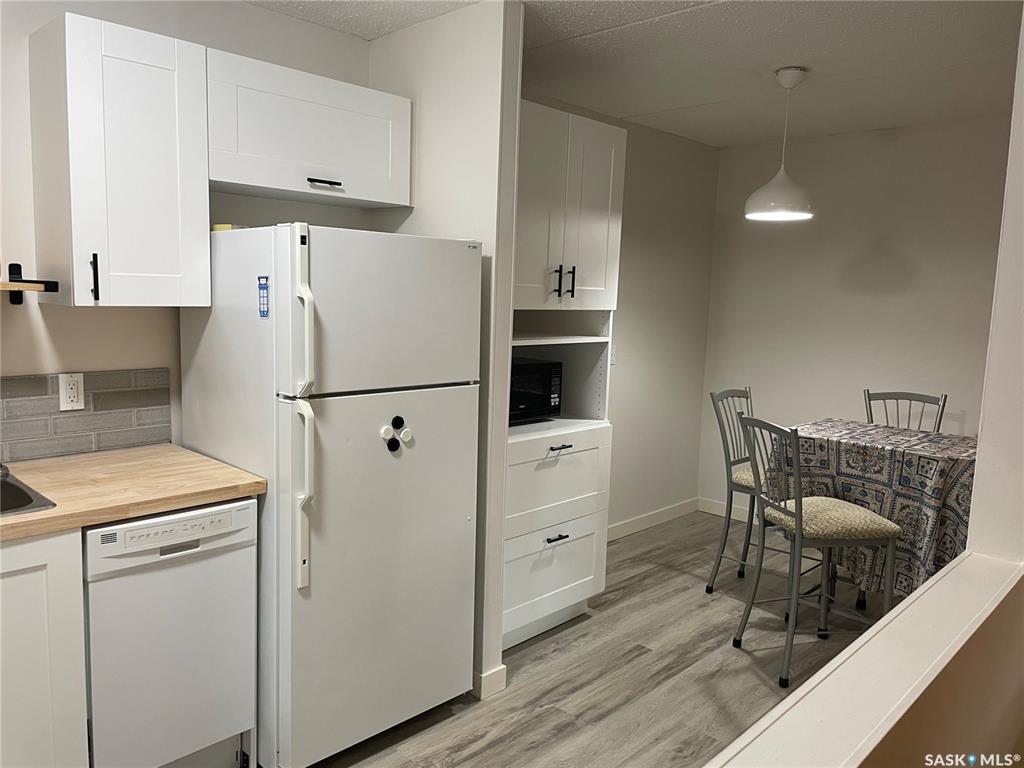 Third View of 437 Pendygrasse Road #201, Fairhaven, Saskatoon, Saskatchewan, S7M 5C1