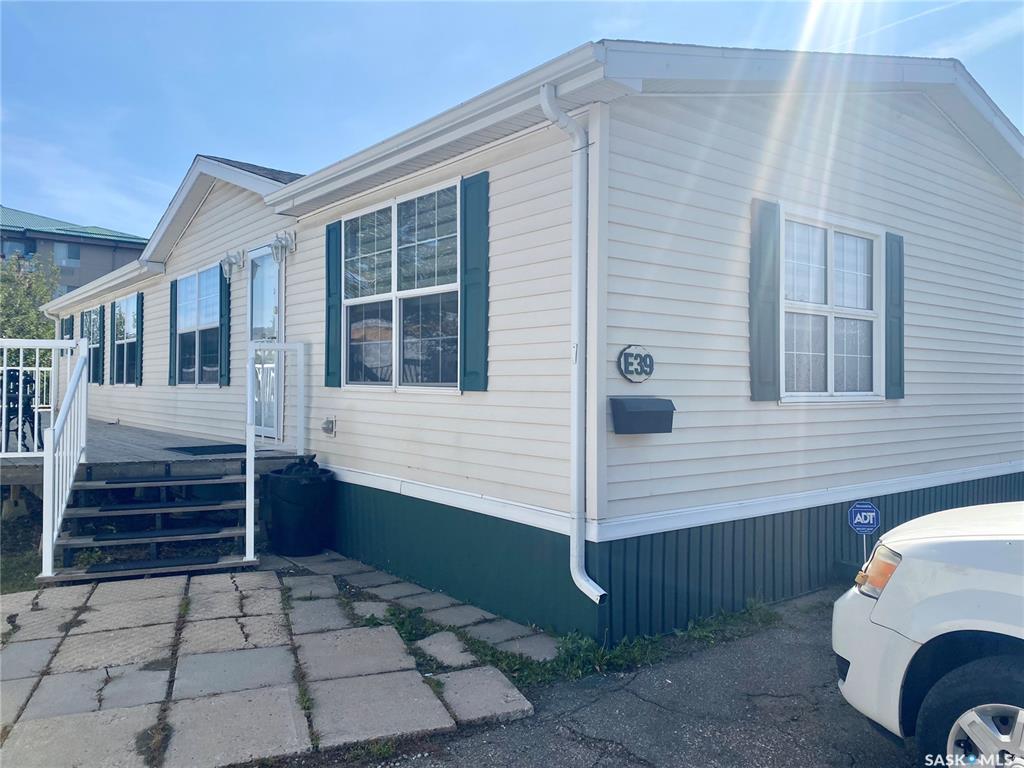 Second View of 1400 12 Th Avenue E ##E39, Glen Elm Park, Regina, Saskatchewan, S4N 0M6