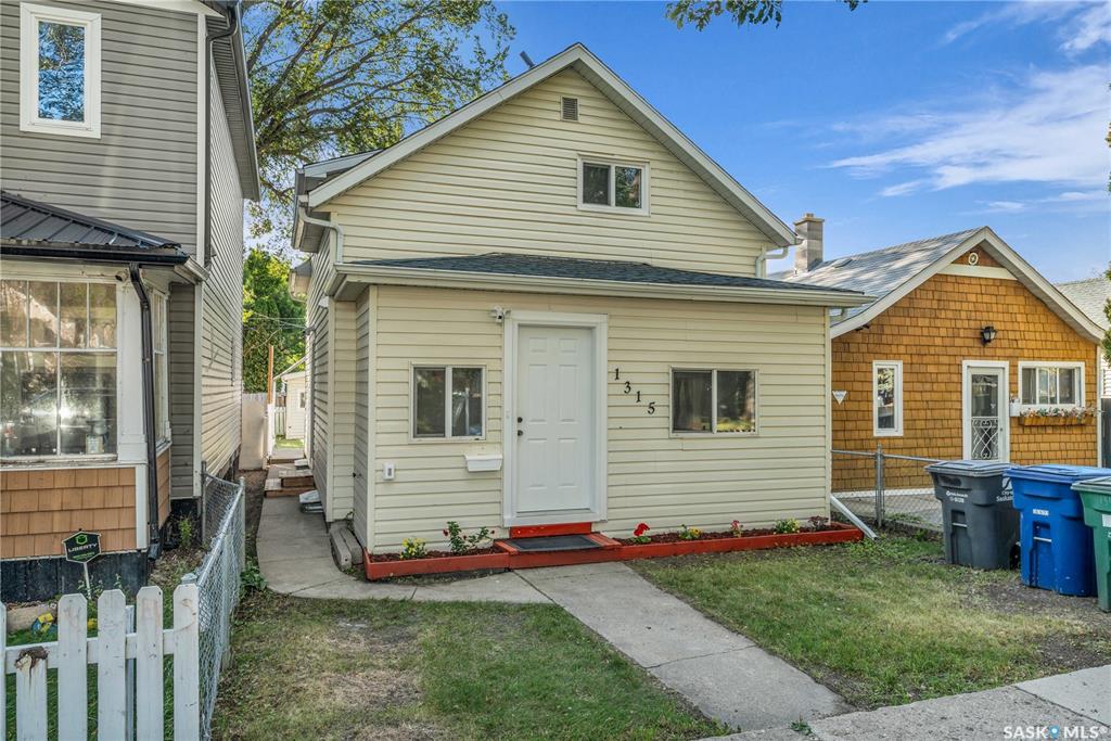 Second View of 1315 G Avenue N, Mayfair, Saskatoon, Saskatchewan, S7M 2N4