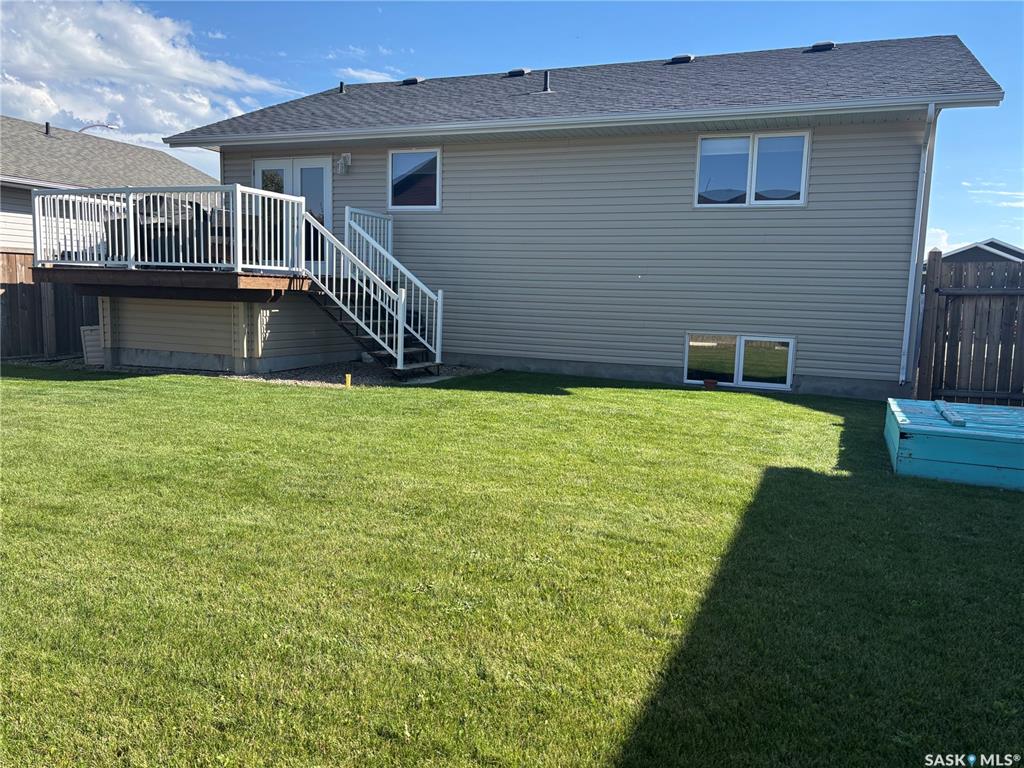 Second View of 813 Lochwood Place, Highland, Swift Current, Saskatchewan, S9H 4W9