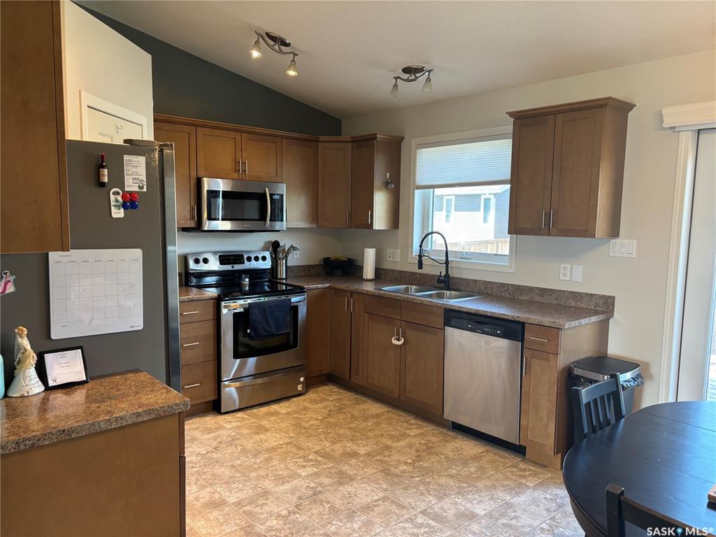 Third View of 813 Lochwood Place, Highland, Swift Current, Saskatchewan, S9H 4W9