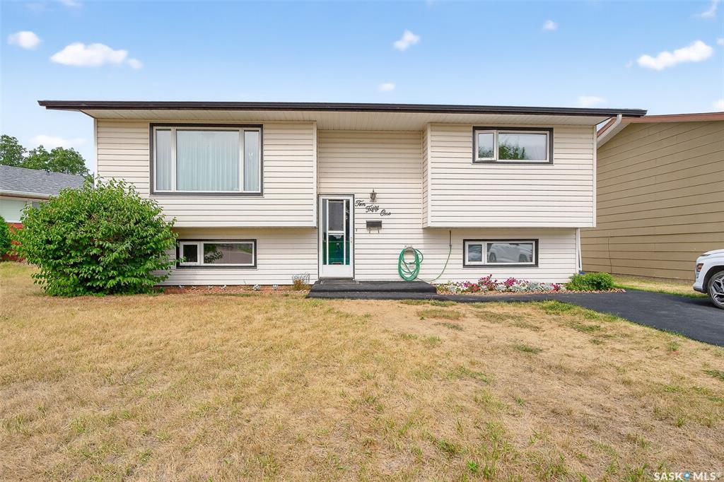 MLS® listing #SK018028 for sale located at 1051 Corman Crescent