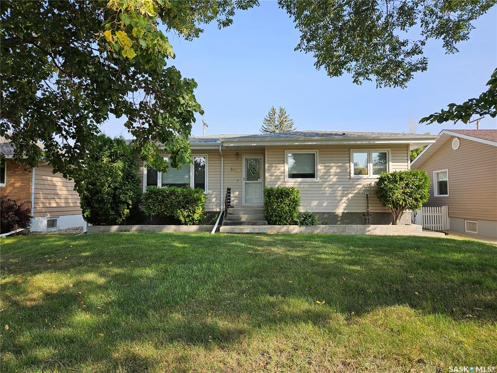 MLS® listing #SK018029 for sale located at 1030 Henry Street