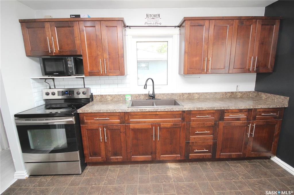 157 Dunlop Street W, SK018069, Saskatchewan,