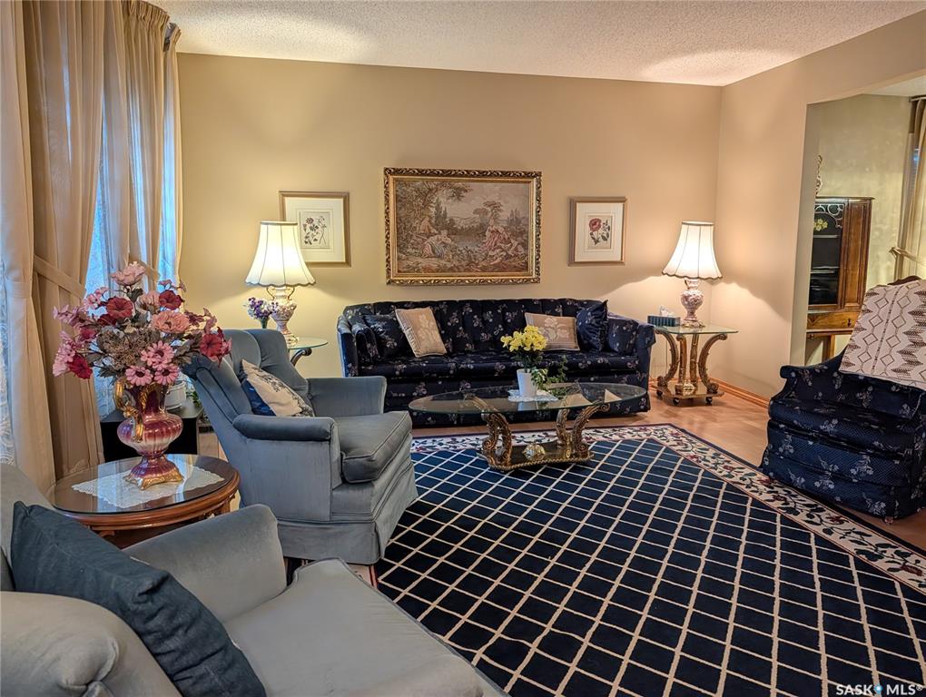 Fourth View of 215 Dalgliesh Drive, Walsh Acres, Regina, Saskatchewan, S4R 7Z6