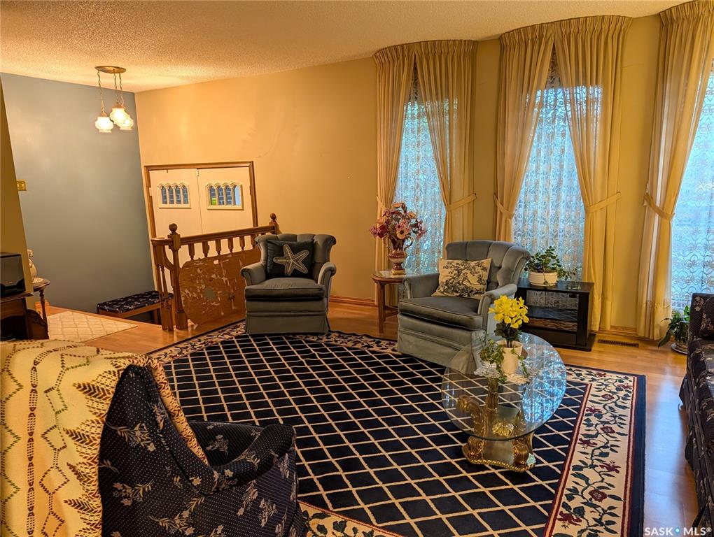 Fifth View of 215 Dalgliesh Drive, Walsh Acres, Regina, Saskatchewan, S4R 7Z6