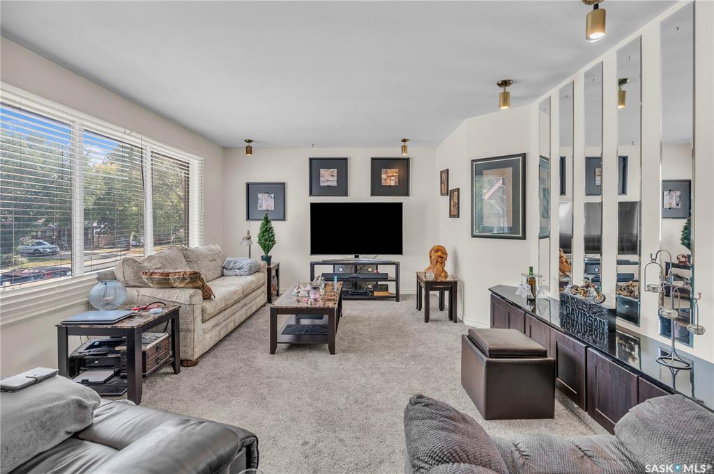 Fourth View of 618 Mcintosh Street N, Walsh Acres, Regina, Saskatchewan, S4R 5T4