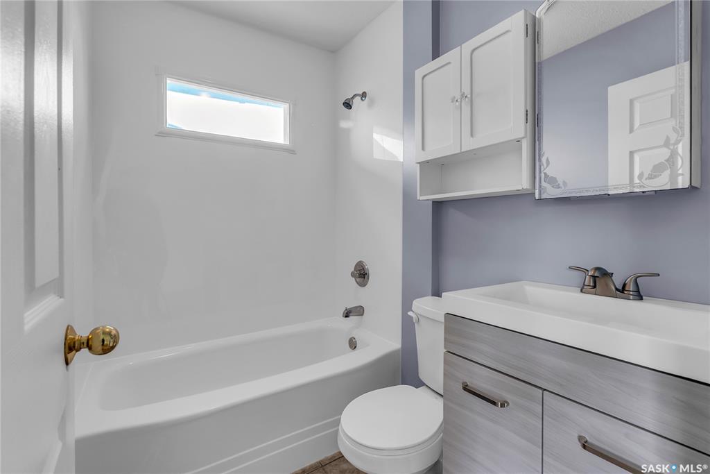 Fifth View of 220 L Avenue N, Westmount, Saskatoon, Saskatchewan, S7L 2P4