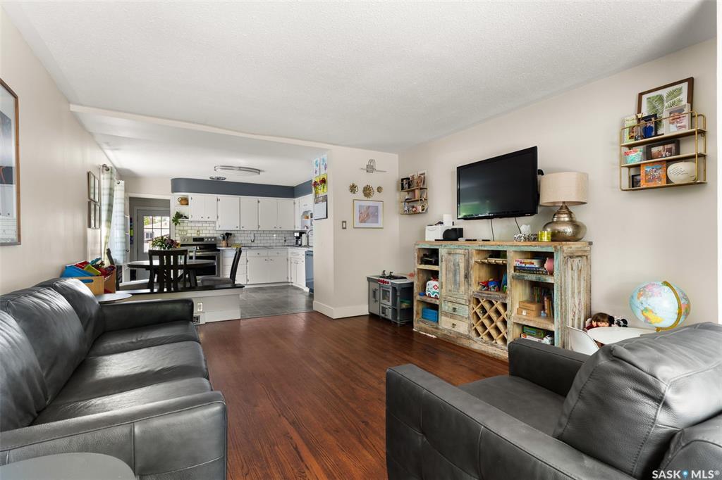 Fifth View of 2348 Francis Street, Broders Annex, Regina, Saskatchewan, S4N 2P7