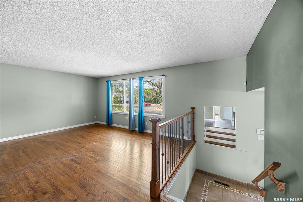 Fifth View of 3002 Eastview, Eastview SA, Saskatoon, Saskatchewan, S7J 3J2