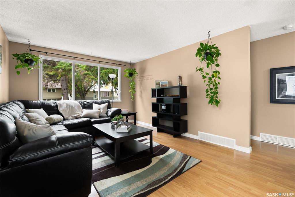Fourth View of 142 Cooper Crescent, Walsh Acres, Regina, Saskatchewan, S4R 4J7