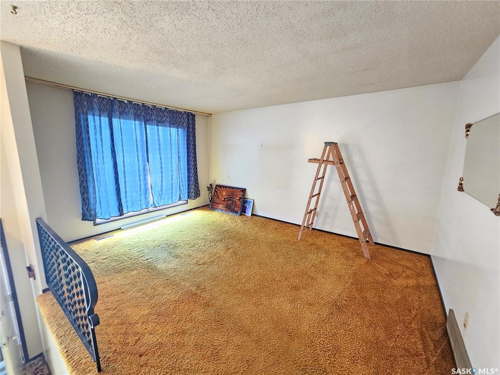 Second View of 1031 7th Avenue Ne, Hillcrest MJ, Moose Jaw, Saskatchewan, S6H 1N9