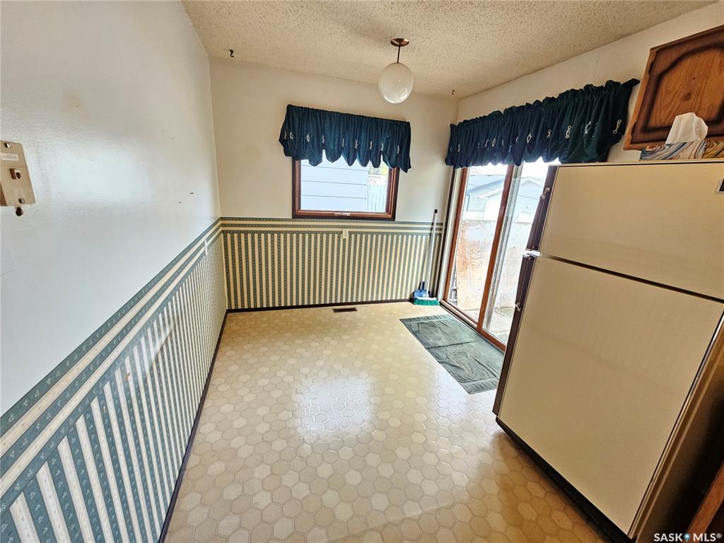 Fourth View of 1031 7th Avenue Ne, Hillcrest MJ, Moose Jaw, Saskatchewan, S6H 1N9